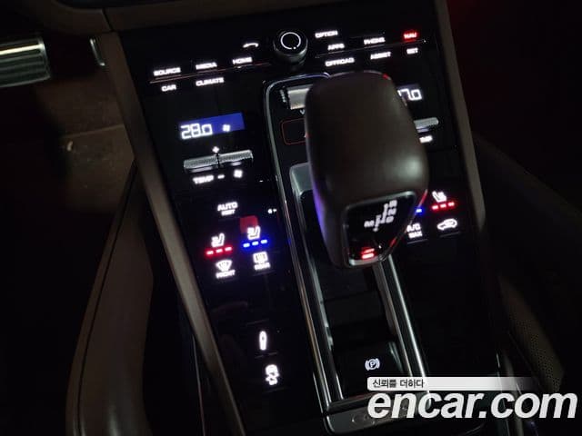 Porsche Cayenne 2021 — Photo 5/20