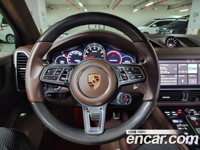Porsche Cayenne 2021 — Photo 2/20