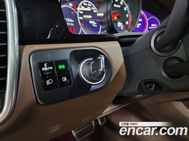 Porsche Cayenne 2021 — Photo 16/20