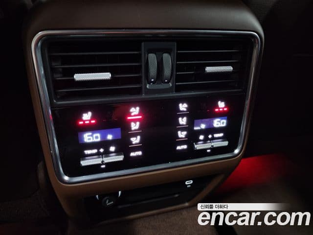 Porsche Cayenne 2021 — Photo 17/20