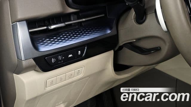 Kia Carnival 2021 — ფოტო 16/20