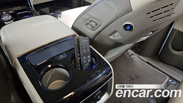 Kia Carnival 2021 — ფოტო 17/20