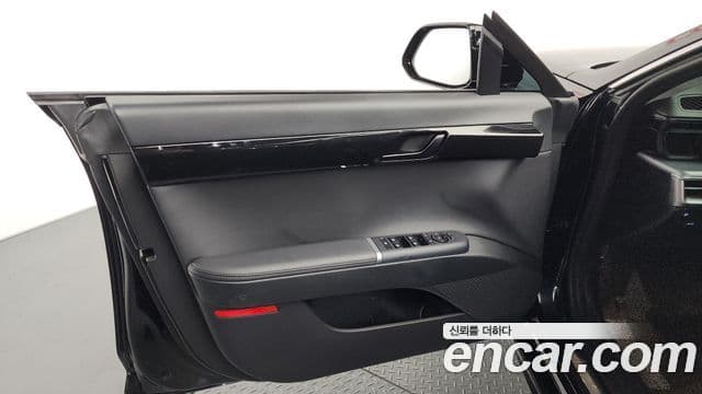 Hyundai Grandeur Hybrid 2023 — Photo 24/34