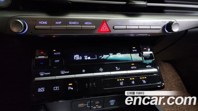 Hyundai Grandeur Hybrid 2023 — Photo 17/34