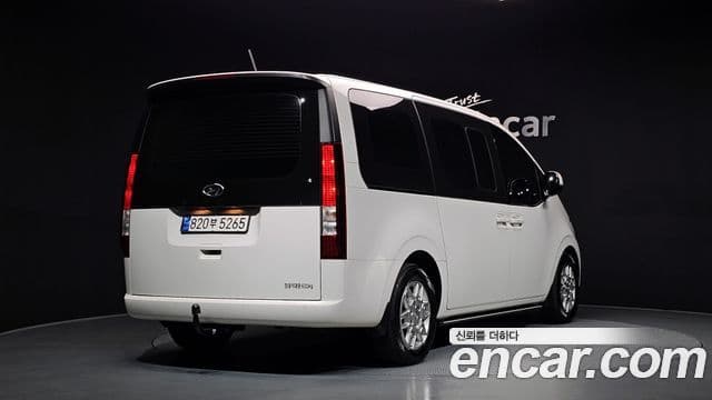 Hyundai Staria 2023 — ფოტო 2/20