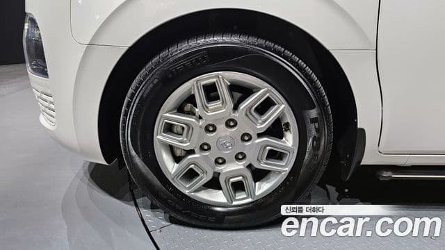Hyundai Staria 2023 — ფოტო 5/20