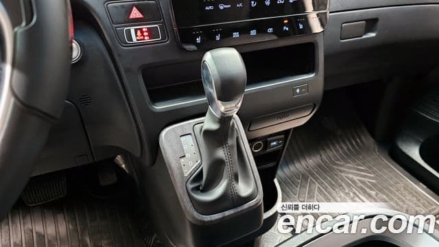 Hyundai Staria 2023 — ფოტო 9/20