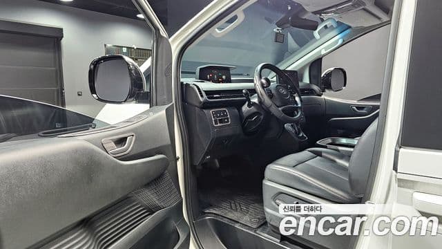 Hyundai Staria 2023 — ფოტო 10/20