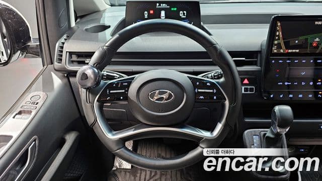 Hyundai Staria 2023 — ფოტო 13/20