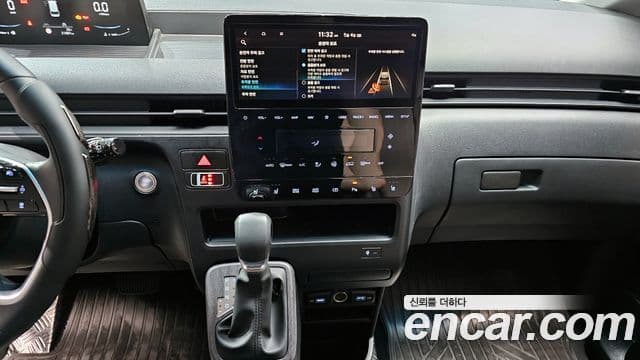 Hyundai Staria 2023 — ფოტო 14/20