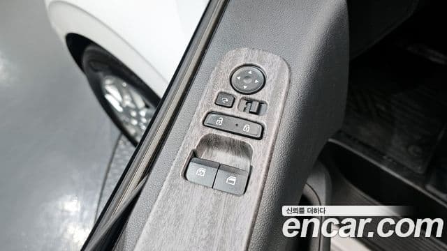 Hyundai Staria 2023 — ფოტო 17/20