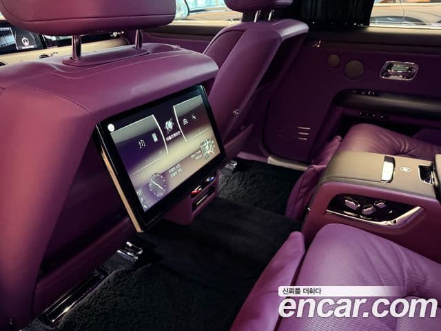 Rolls-Royce Ghost 2023 — ფოტო 13/20