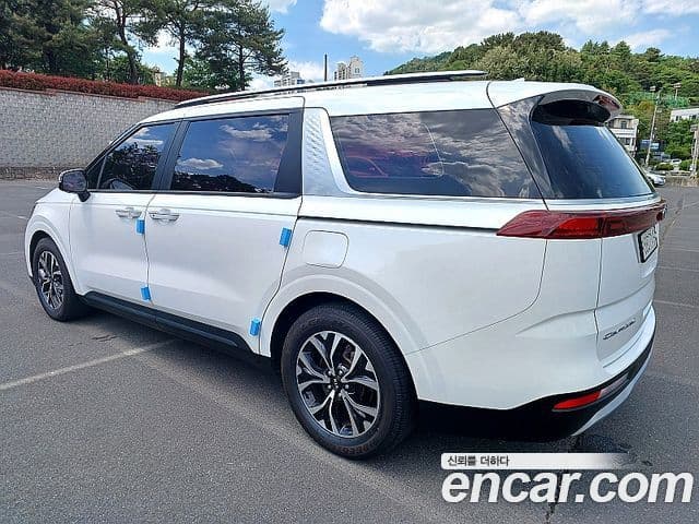 Kia Carnival 2021 — Фото 3/20
