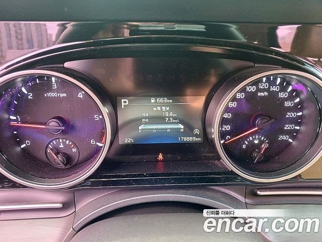 Kia Carnival 2021 — Фото 9/20