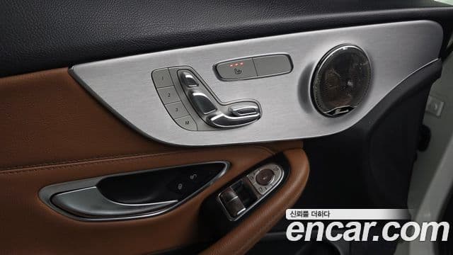 Mercedes-Benz C-Class 2019 — Şəkil 17/20
