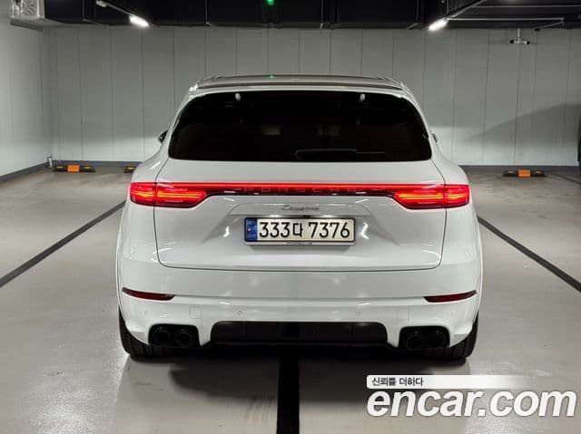 Porsche Cayenne 2021 — ფოტო 3/20