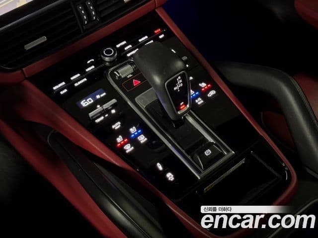 Porsche Cayenne 2021 — ფოტო 8/20