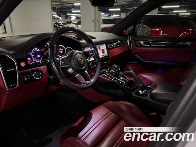 Porsche Cayenne 2021 — ფოტო 9/20