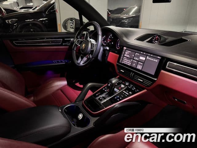Porsche Cayenne 2021 — ფოტო 11/20
