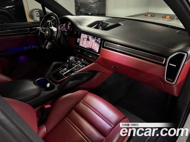 Porsche Cayenne 2021 — ფოტო 14/20