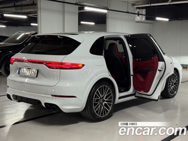 Porsche Cayenne 2021 — ფოტო 19/20