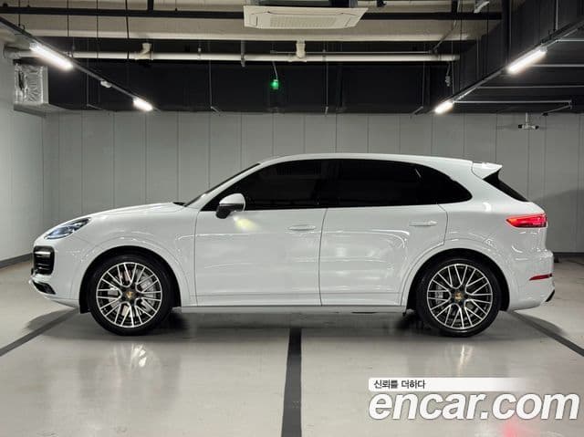 Porsche Cayenne 2021 — ფოტო 20/20