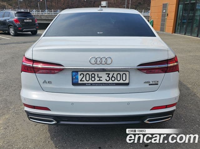 Audi A6 2021 — ფოტო 14/18
