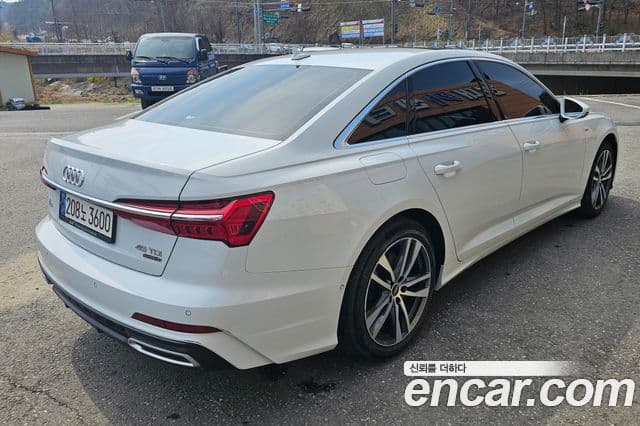 Audi A6 2021 — ფოტო 15/18