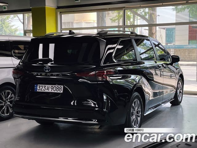 Toyota Sienna 2021 — ფოტო 3/20