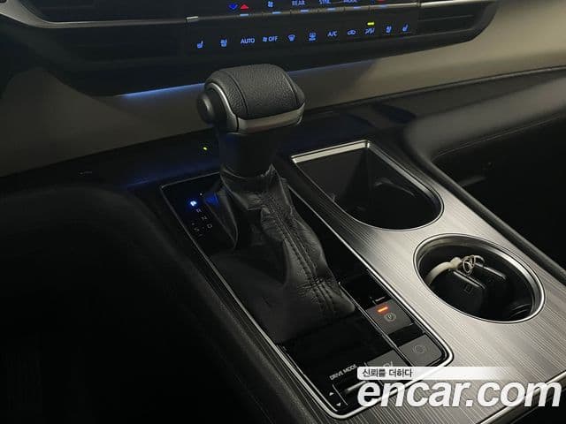Toyota Sienna 2021 — ფოტო 8/20