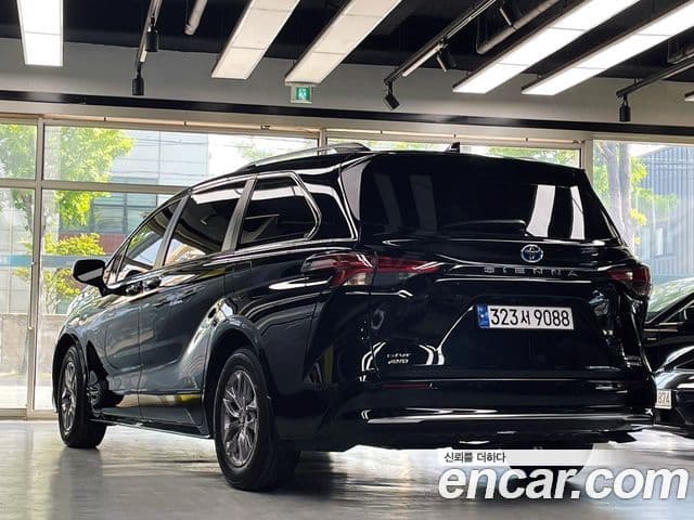Toyota Sienna 2021 — ფოტო 19/20