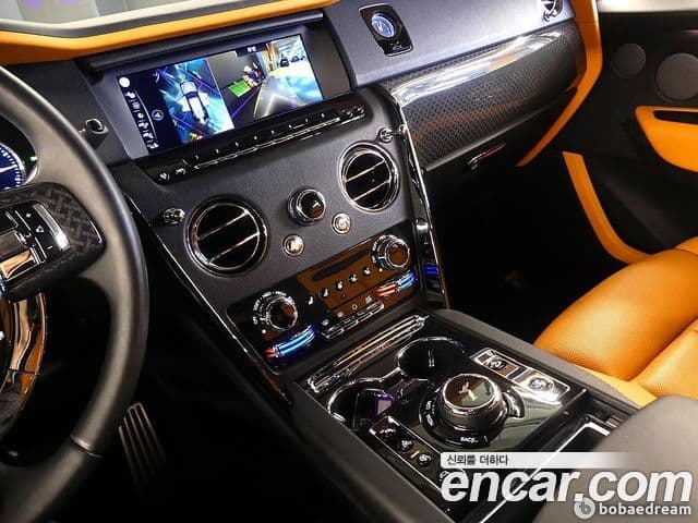 Rolls-Royce Cullinan 2021 — ფოტო 11/20