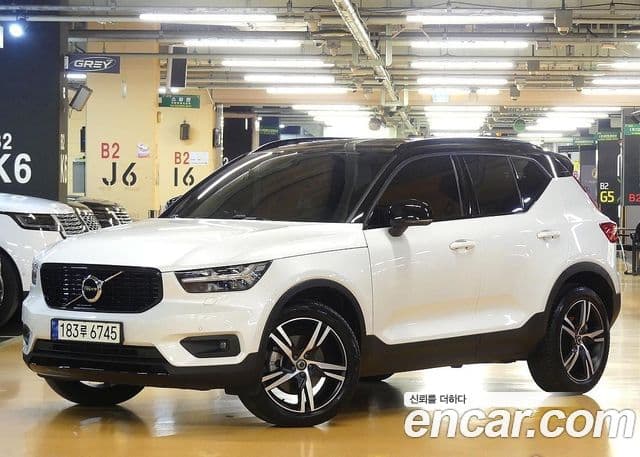 Volvo XC40 2021 — Photo 14/20