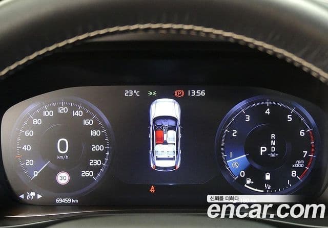 Volvo XC40 2021 — Photo 1/20