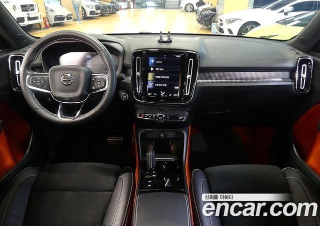 Volvo XC40 2021 — Photo 16/20