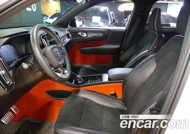 Volvo XC40 2021 — Photo 11/20