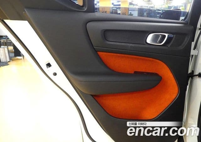 Volvo XC40 2021 — Photo 13/20