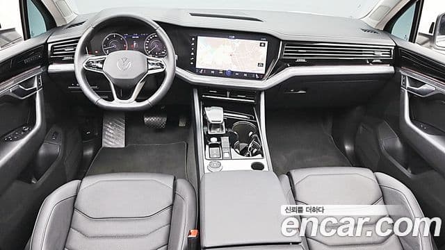 Volkswagen Touareg 2023 — ფოტო 6/20