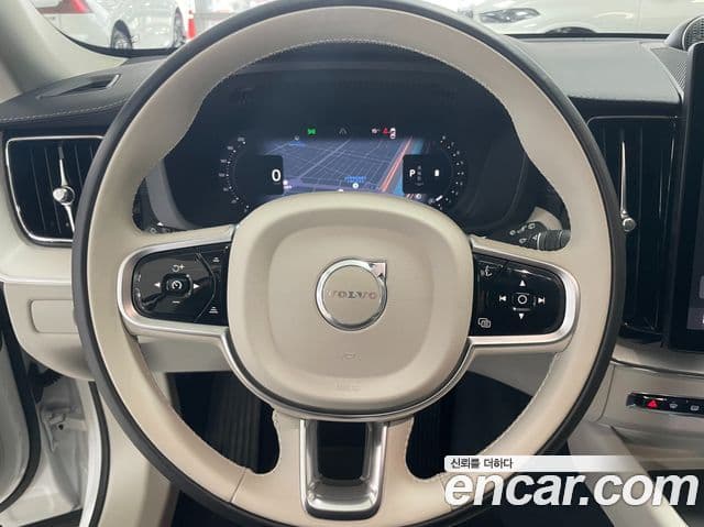 Volvo XC60 2025 — Фото 11/20