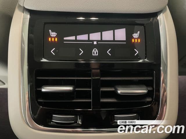 Volvo XC60 2025 — Фото 16/20