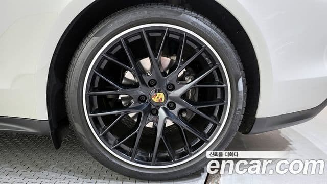 Porsche Panamera 2022 — Photo 2/33