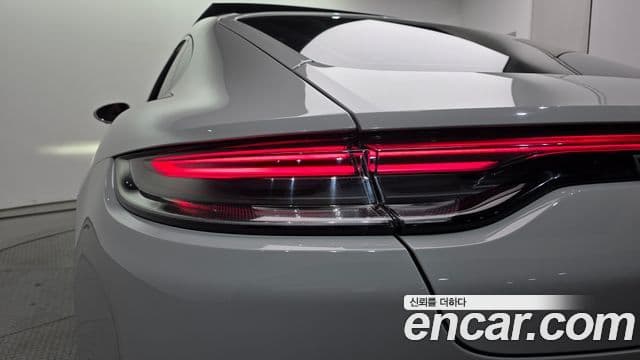Porsche Panamera 2022 — Photo 32/33