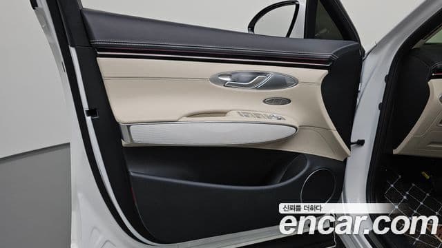 Genesis GV70 2024 — ფოტო 30/33
