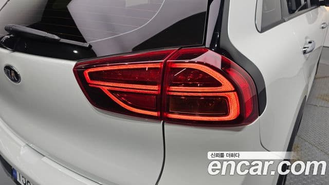 Kia Niro 2021 — Photo 14/30