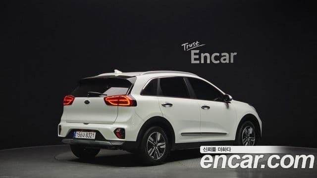 Kia Niro 2021 — ფოტო 2/20