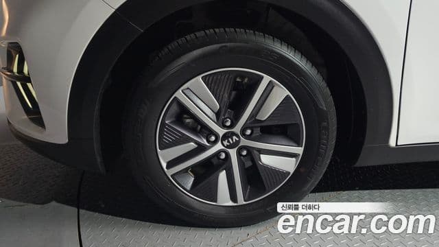 Kia Niro 2021 — ფოტო 5/20