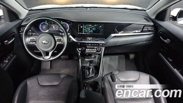 Kia Niro 2021 — ფოტო 7/20