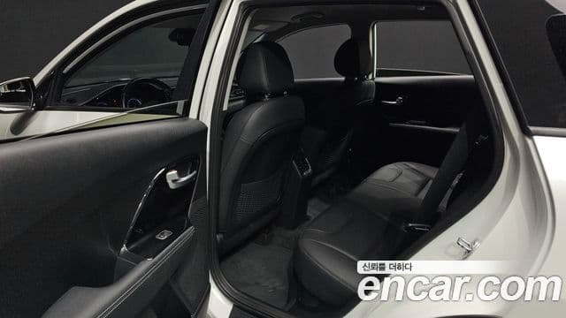 Kia Niro 2021 — ფოტო 11/20