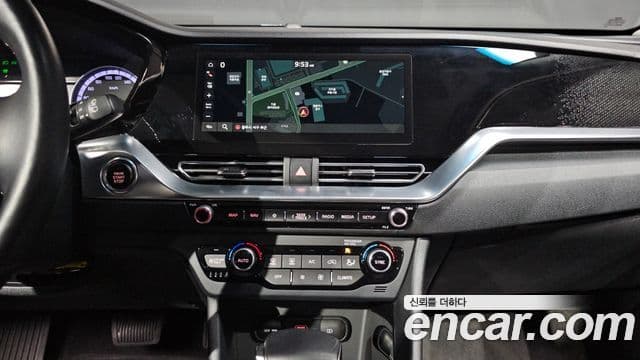 Kia Niro 2021 — ფოტო 13/20