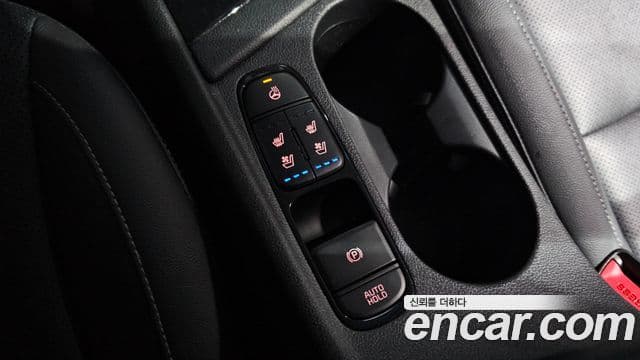 Kia Niro 2021 — ფოტო 18/20